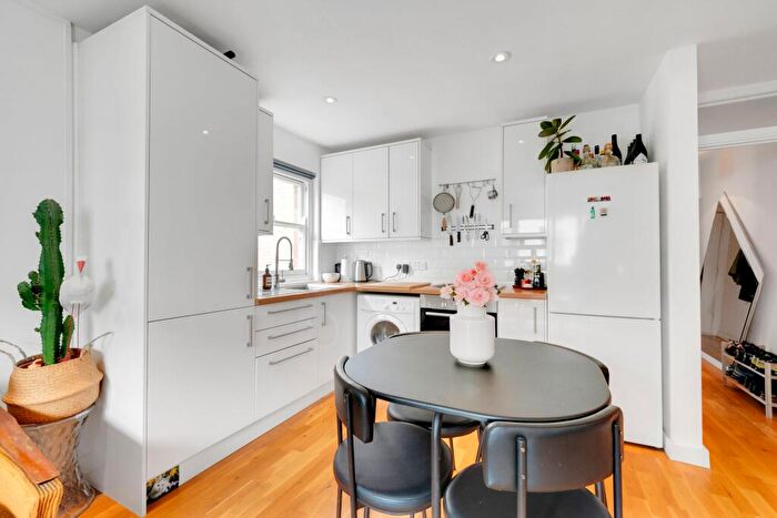 1 Bedroom Apartment For Sale In Kingsland Road, London, E2