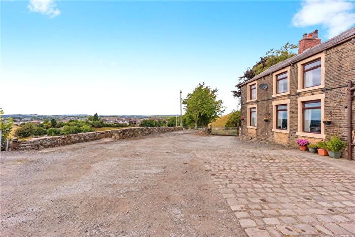 3 Bedroom Semi-Detached House For Sale In Grains Road, Shaw, Oldham, Greater Manchester, OL2