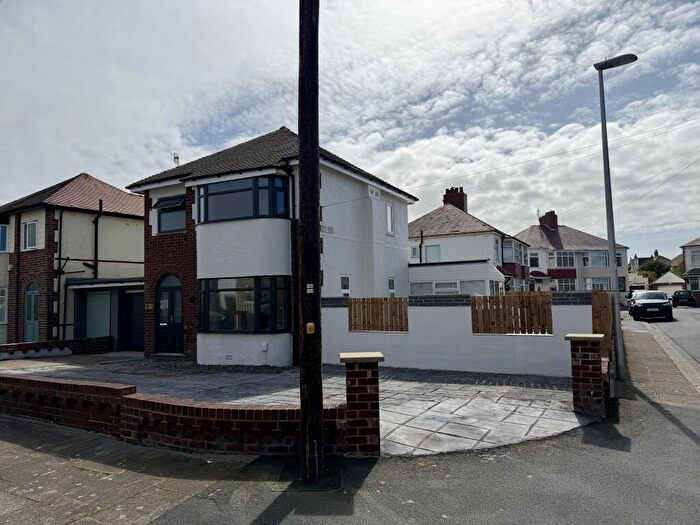 3 Bedroom Detached House For Sale In Caxton Avenue, Blackpool, FY2