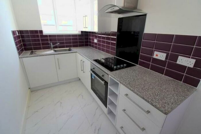 2 Bedroom Flat To Rent In Broadway Cardiff, CF24