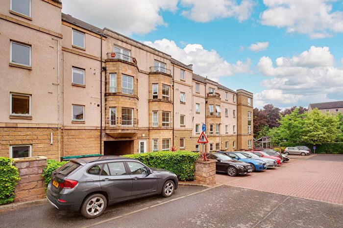 2 Bedroom Flat To Rent In Dicksonfield, Edinburgh, EH7