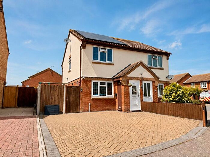 2 Bedroom Semi-Detached House For Sale In Beautiful Two Bedroom Home In A Quiet Position In The Village Of Upchurch - Drakes Close, ME9