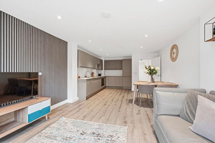 3 Bedroom Flat For Sale In Ashley Road, Walton-On-Thames, KT12