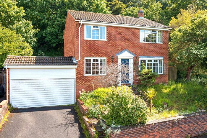 4 Bedroom Detached House For Sale In Hillbrook Rise, Farnham, GU9