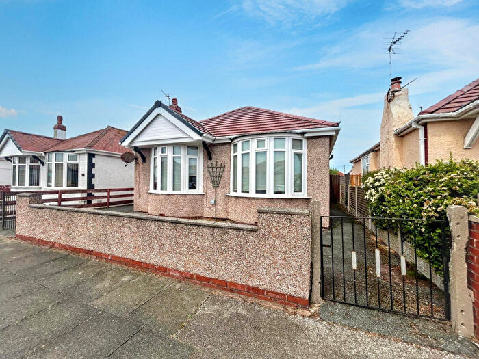 2 Bedroom Detached Bungalow To Rent In Oakville Avenue, Rhyl, LL18