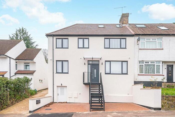 3 Bedroom Flat To Rent In Warwick Road, High Barnet, Barnet, EN5