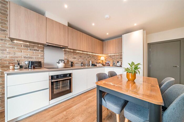 1 Bedroom Flat For Sale In Thorpe Court, Bramble Path, Bow, London, E3