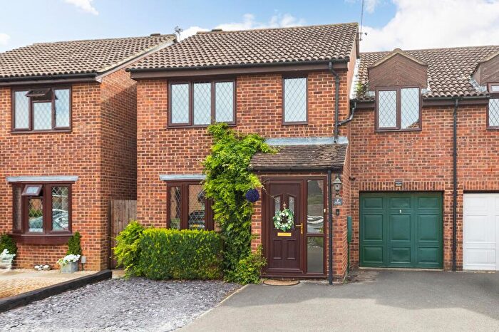 4 Bedroom Semi-Detached House For Sale In Hart Close, Abingdon, OX14