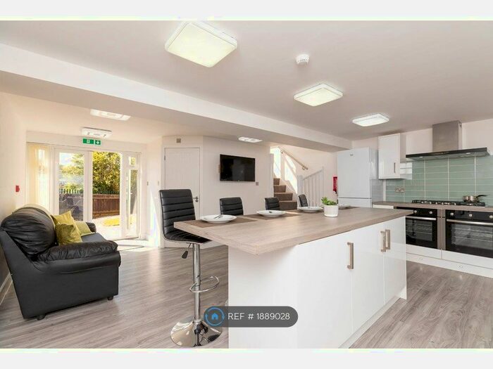 5 Bedroom Terraced House To Rent In Arden Close, Warwick, CV34