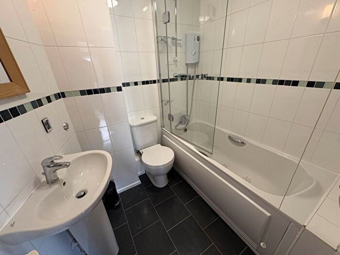 2 Bedroom Flat To Rent In Bradley House, St Stephens Avenue, Bristol, BS1