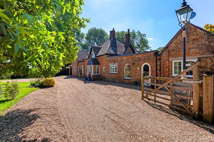 7 Bedroom House For Sale In Over Worton, Oxfordshire, OX7