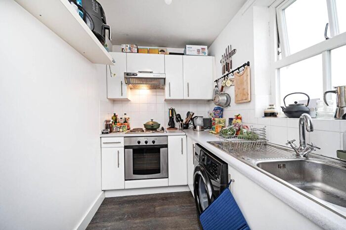 1 Bedroom Flat For Sale In Cadogan Terrace, Victoria Park, London, E9