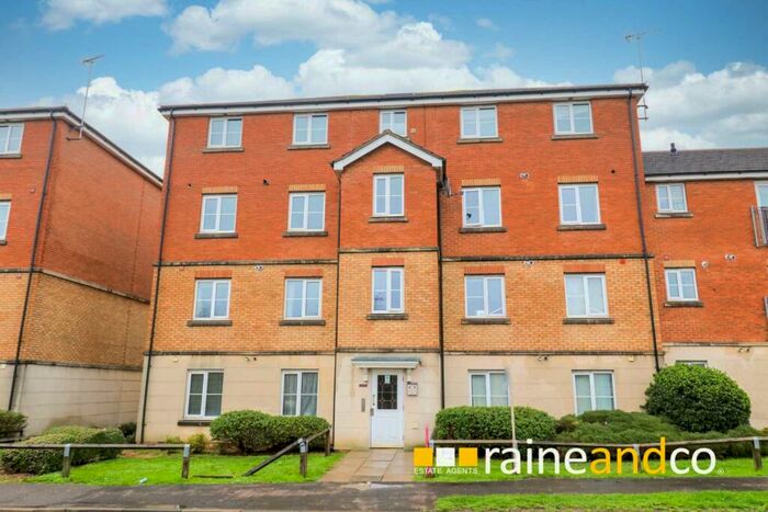 2 Bedroom Apartment To Rent In St Lukes Court, Hatfield, AL10