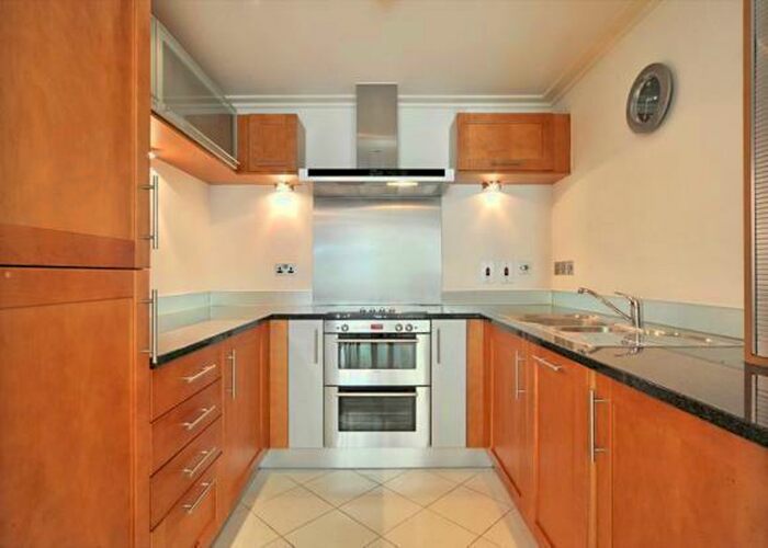 2 Bedroom Flat To Rent In Discovery Dock West, South Quay Square, Canary Wharf, London, E14