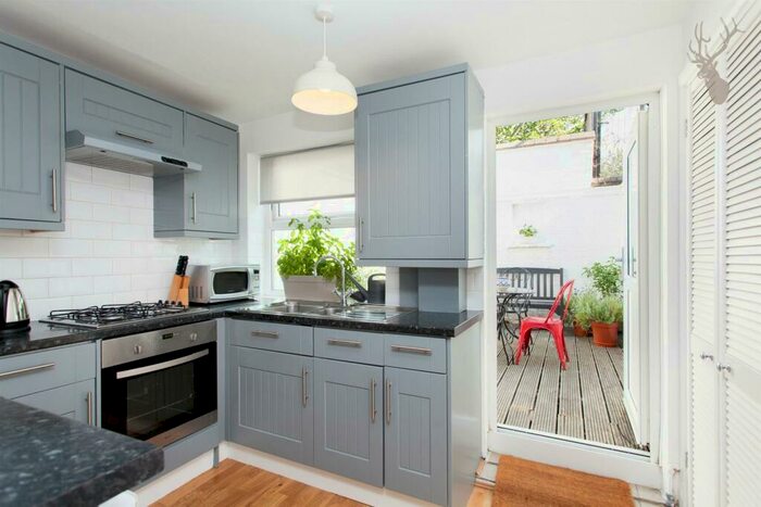 3 Bedroom Detached House To Rent In Wrights Road, Bow, London, E3