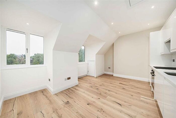 2 Bedroom Flat To Rent In Chatsworth Road, The Mapesbury, NW2