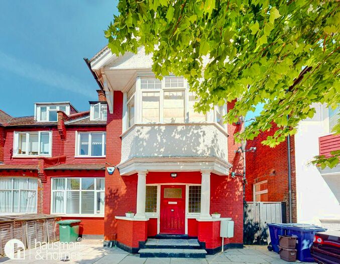 3 Bedroom Flat To Rent In Woodstock Road, London, NW11