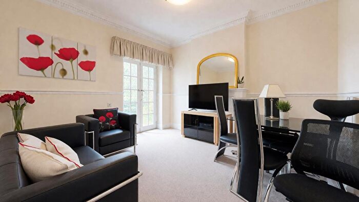 3 Bedroom Flat To Rent In Lexham Gardens, Kensington, W8