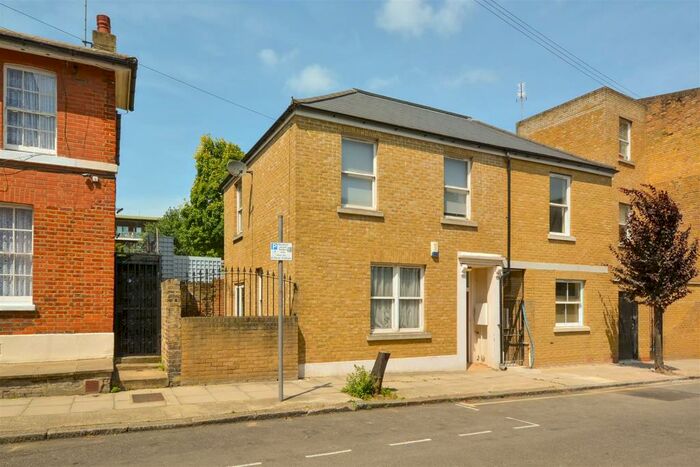 3 Bedroom Semi-Detached House To Rent In Hartfield Terrace, London, E3