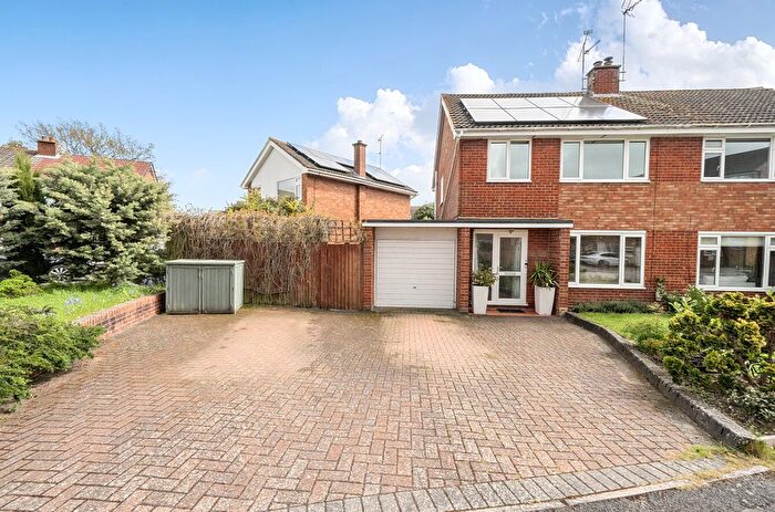 3 Bedroom Semi Detached House For Sale In Croft Road, Mortimer Common, Reading, Berkshire, RG7