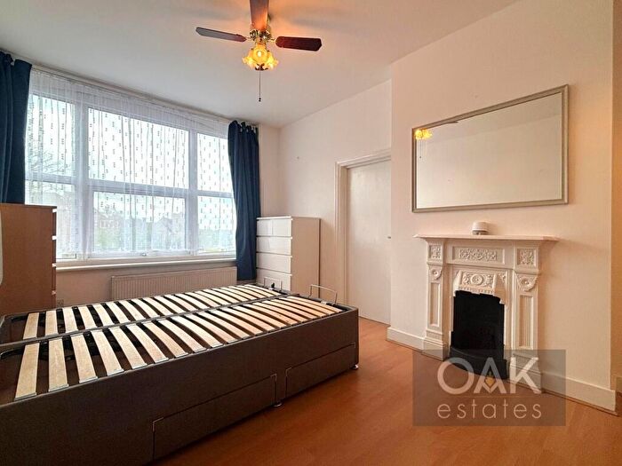 Studio To Rent In Green Lanes, London, N13