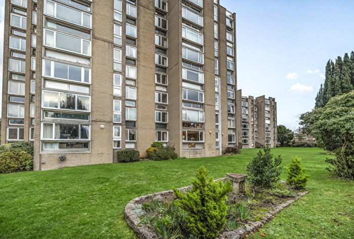 2 Bedroom Apartment For Sale In Durdham Park, Bristol, BS6