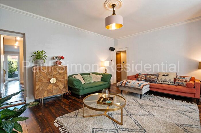 2 Bedroom Apartment For Sale In Endymion Road, London, N4