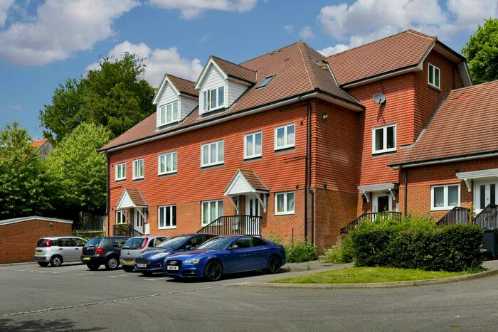 1 Bedroom Flat To Rent In Garton Bank, Banstead, SM7