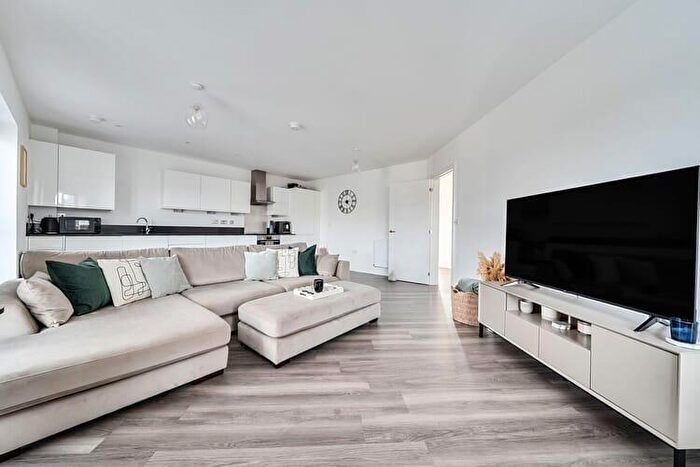 2 Bedroom Flat For Sale In Clover Street, Northampton, Northamptonshire, NN5