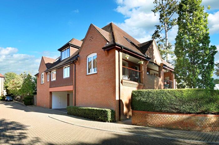 3 Bedroom Semi Detached House For Sale In Reynolds Road, Beaconsfield, Buckinghamshire, HP9
