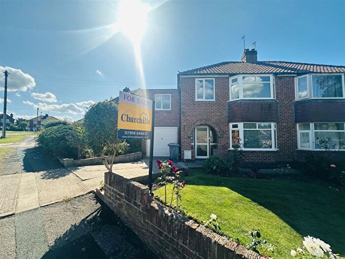 4 Bedroom Semi-Detached House For Sale In Newland Park Drive, Hull Road, YO10