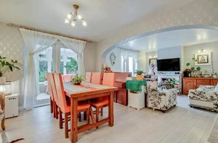 4 Bedroom Bungalow For Sale In Willow Avenue, Denham, UB9