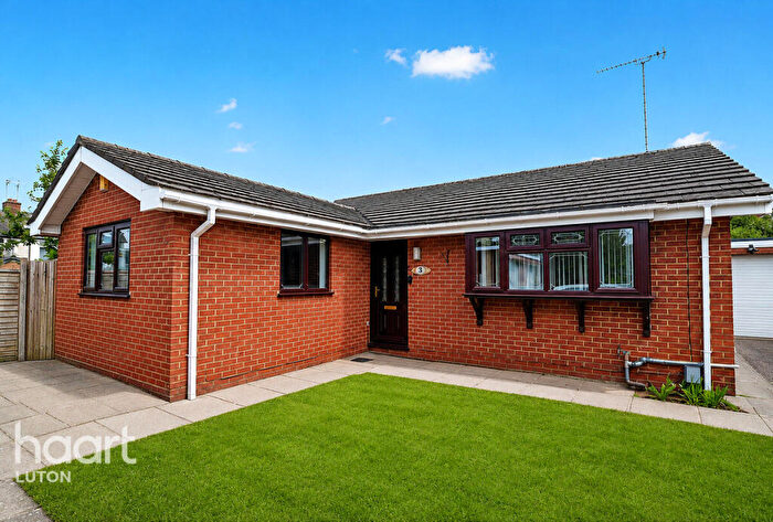 3 Bedroom Detached Bungalow For Sale In Almond Close, Luton, LU3
