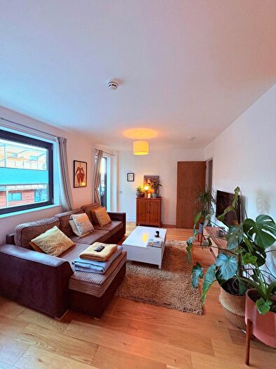 1 Bedroom Flat To Rent In Spencer Way, London, E1