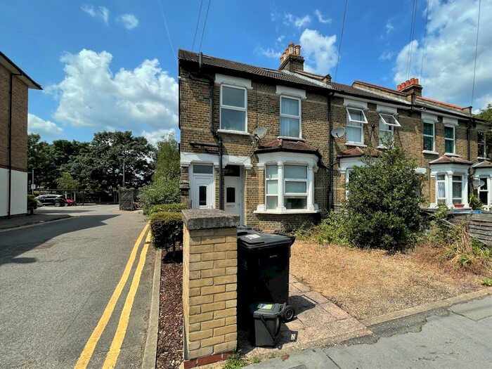 2 Bedroom Flat To Rent In Dagnall Park, South Norwood, SE25