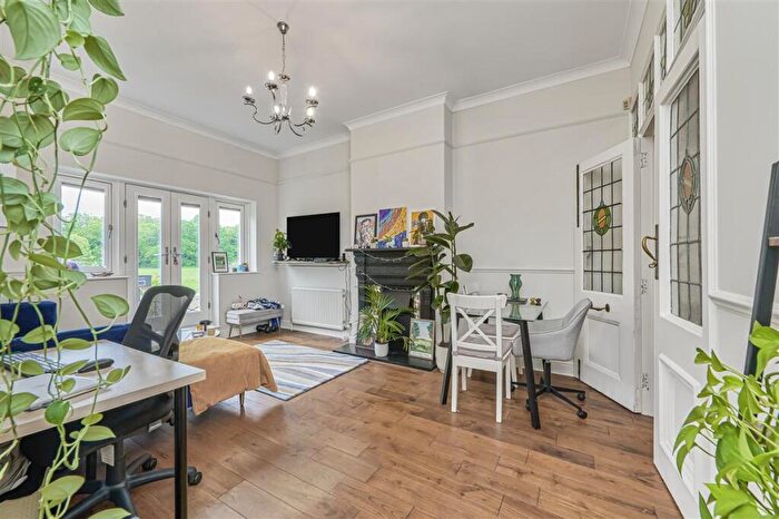 1 Bedroom Flat For Sale In Culverden Road, SW12