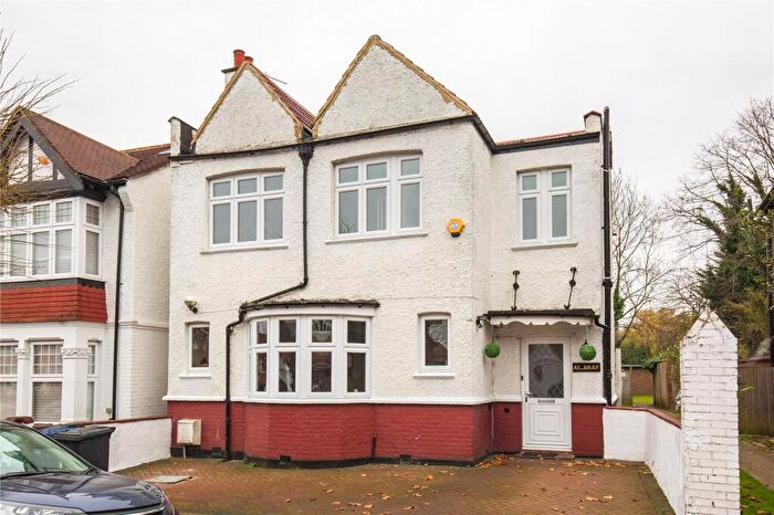 4 Bedroom Detached House For Sale In Dudley Road, Finchley, London, N3