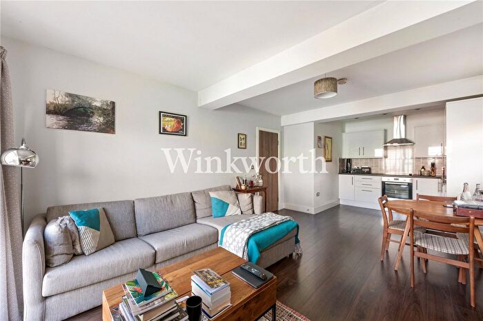 2 Bedroom Flat For Sale In High Road, London, N17