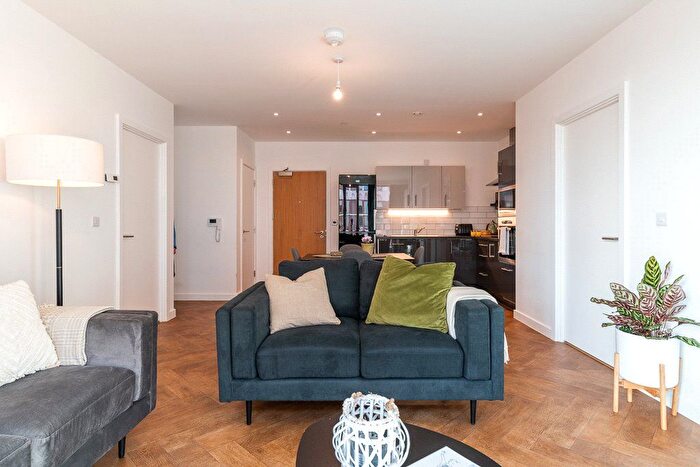 1 Bedroom Flat To Rent In Broadside, Oldham Walk, M4