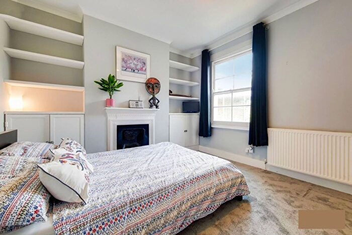 2 Bedroom Flat To Rent In Hackford Road, Oval, London, SW9