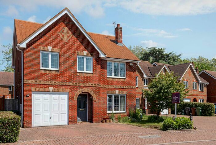 4 Bedroom Detached House For Sale In Nelson Walk, Epsom, KT19