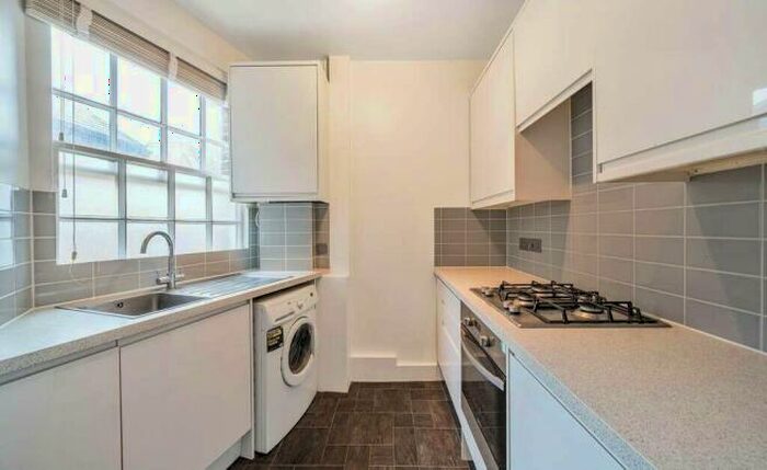 2 Bedroom Flat To Rent In Portland Street, Walworth Village, London, SE17