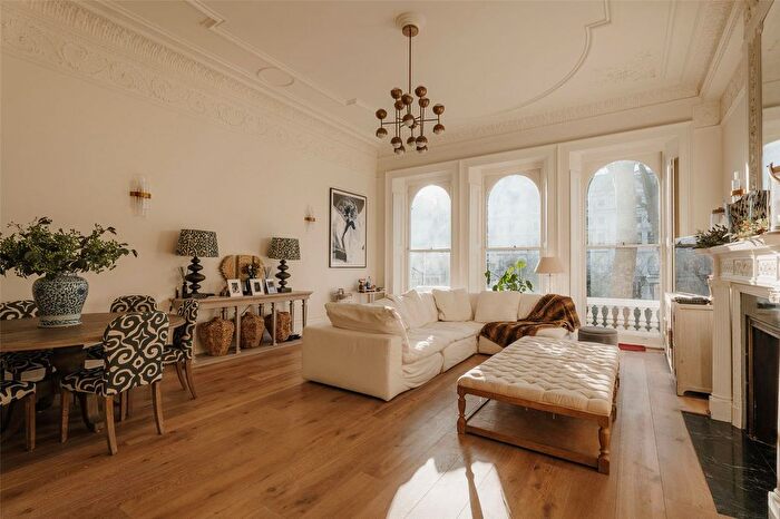 2 Bedroom Flat To Rent In Cornwall Gardens, Gloucester Road, SW7