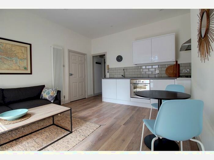 1 Bedroom Flat To Rent In Muirfield Close, Reading, RG1