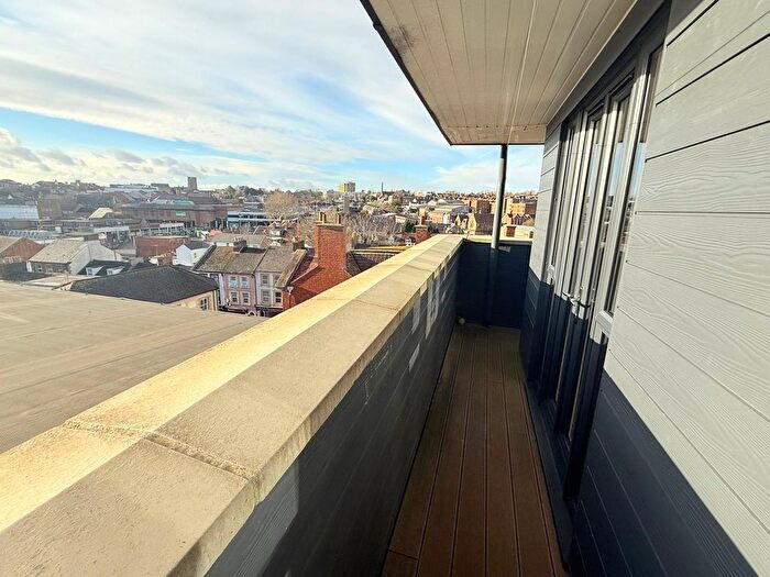 1 Bedroom Flat To Rent In Newton Road, Yeovil, BA20