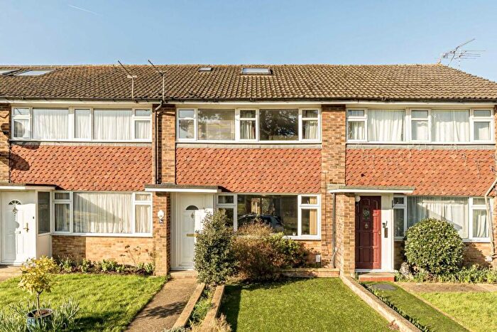 4 Bedroom House To Rent In Monaveen Gardens, West Molesey, KT8