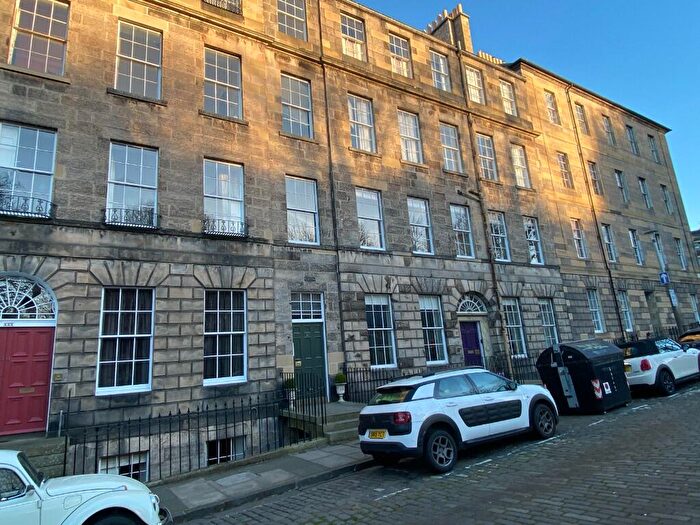 3 Bedroom Flat To Rent In Gayfield Square, Broughton, Edinburgh, EH1