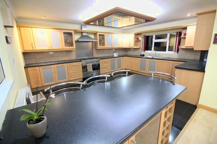 4 Bedroom Property To Rent In Ascot Gardens, Southall, UB1