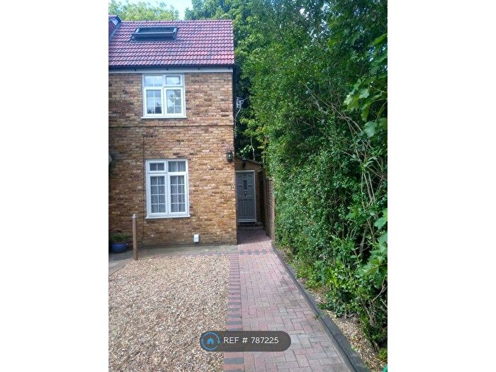 2 Bedroom End Of Terrace House To Rent In Boxley Road, Morden, SM4