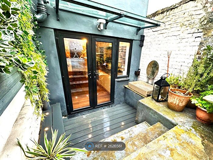 1 Bedroom Flat To Rent In Daneville Road, London, SE5